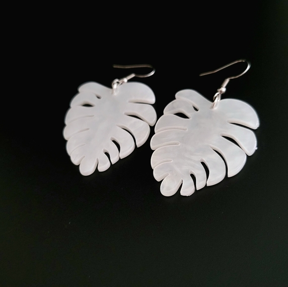 White Acrylic Monstera Leaf Dangle Earrings - Picture 4 of 6